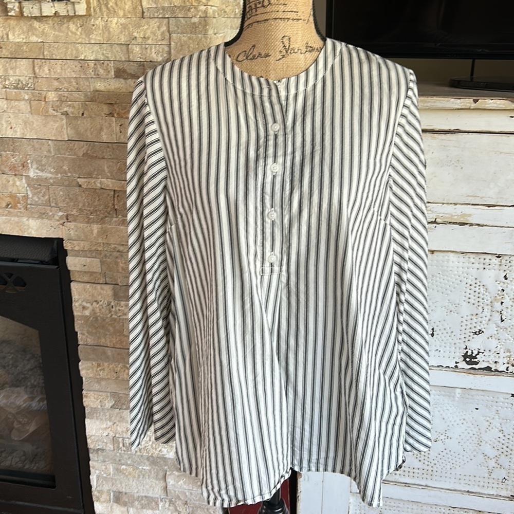 Madewell button-down bell sleeves and band collar gray stripe - Picture 4 of 16